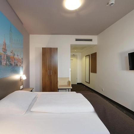 B&B Hotel Berlin City-Ost Екстер'єр фото