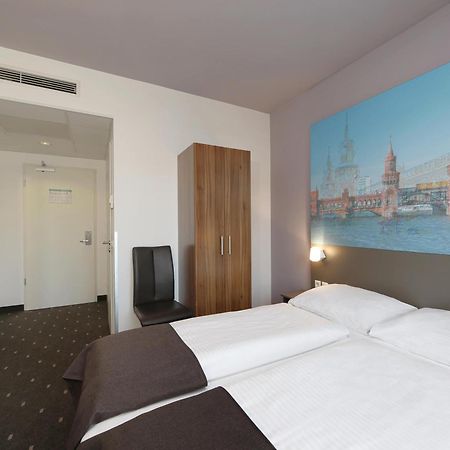 B&B Hotel Berlin City-Ost Екстер'єр фото