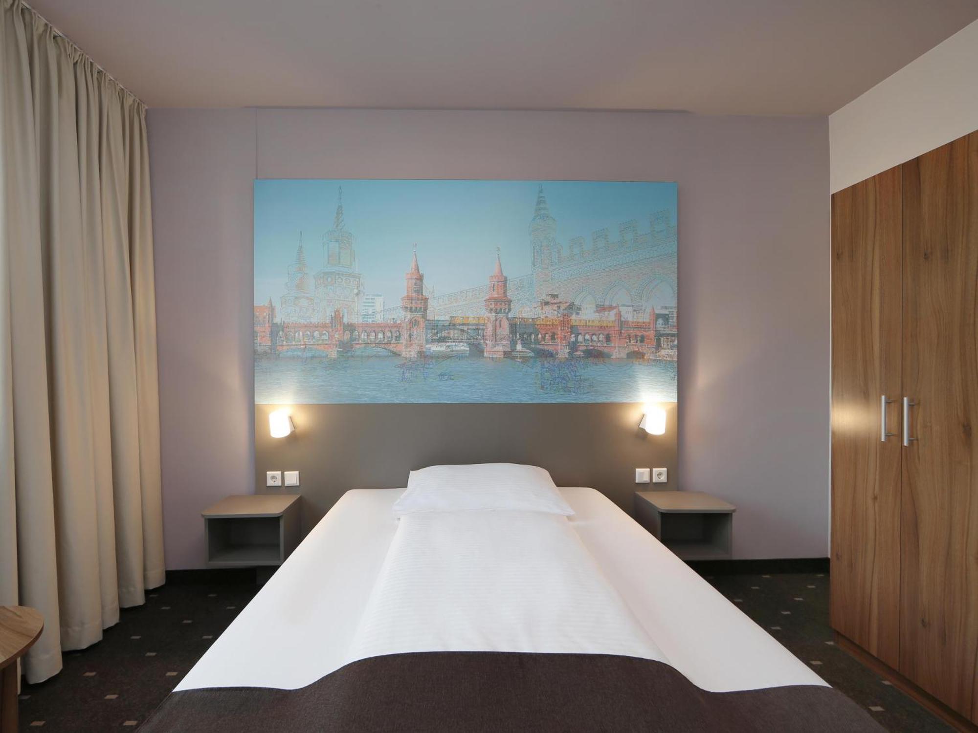 B&B Hotel Berlin City-Ost Екстер'єр фото